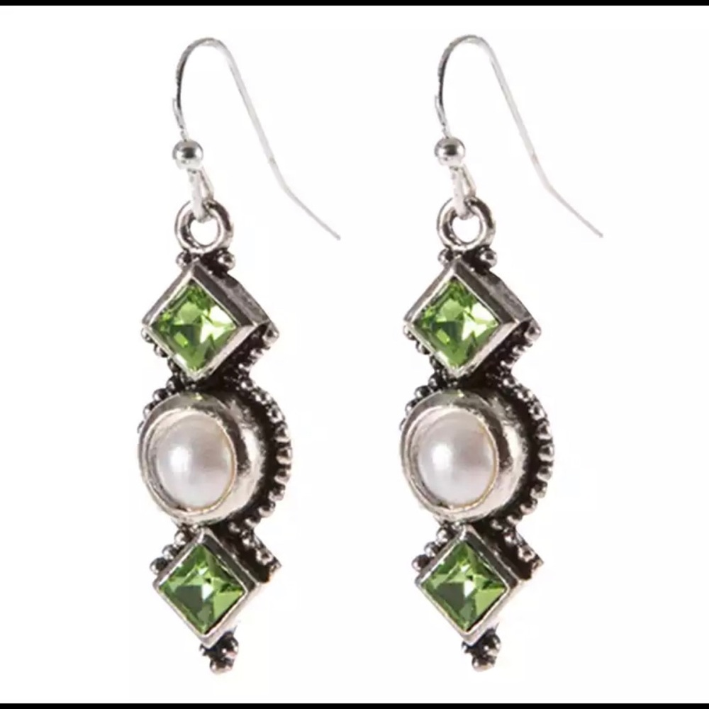 Beautiful Gift Idea - Silver Crystals and Pearl Earrings - Picture 5 of 7
